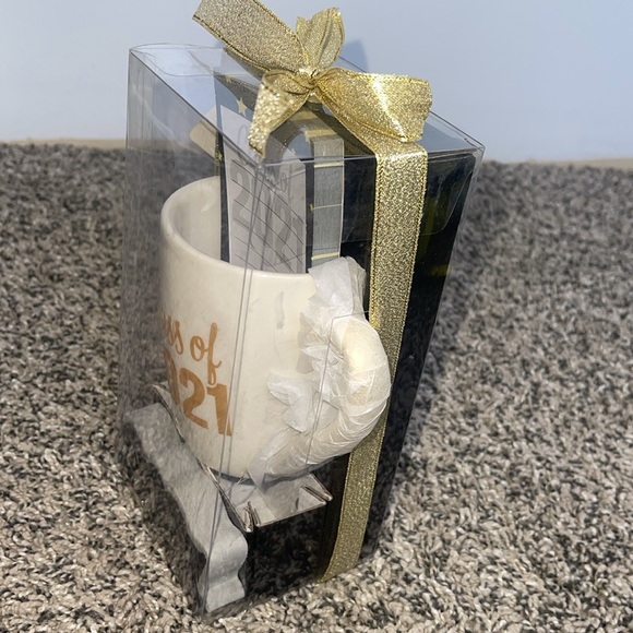 Celebrate Graduation Mug Gift Set - Class of 2021 - Picture 14 of 15